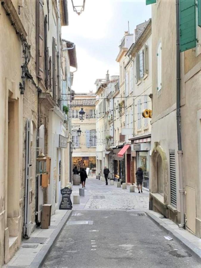 Duplex lumineux dans le centre ville d'Arles Extérieur photo